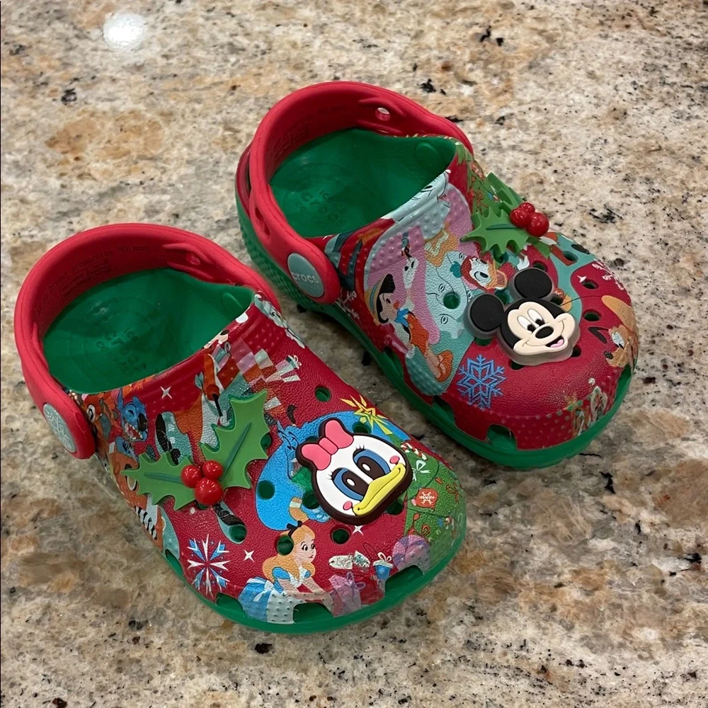 CROCS Disney Infants Holiday Christmas Festive Red Green Clogs Size C6 Sandals
